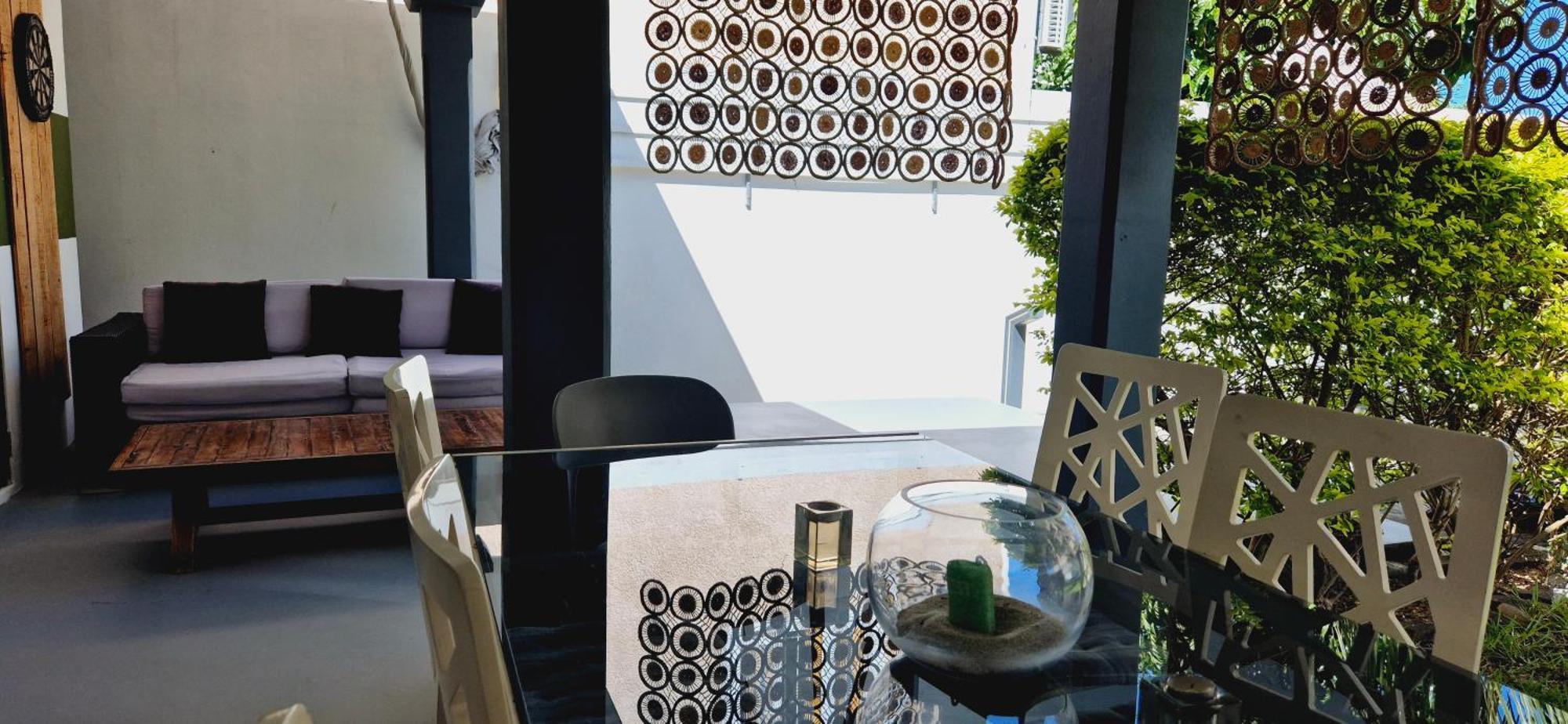 Cosy 2bd Home-only 7 Mins Walk To La Preneuse & Shops بيت للعطل *
